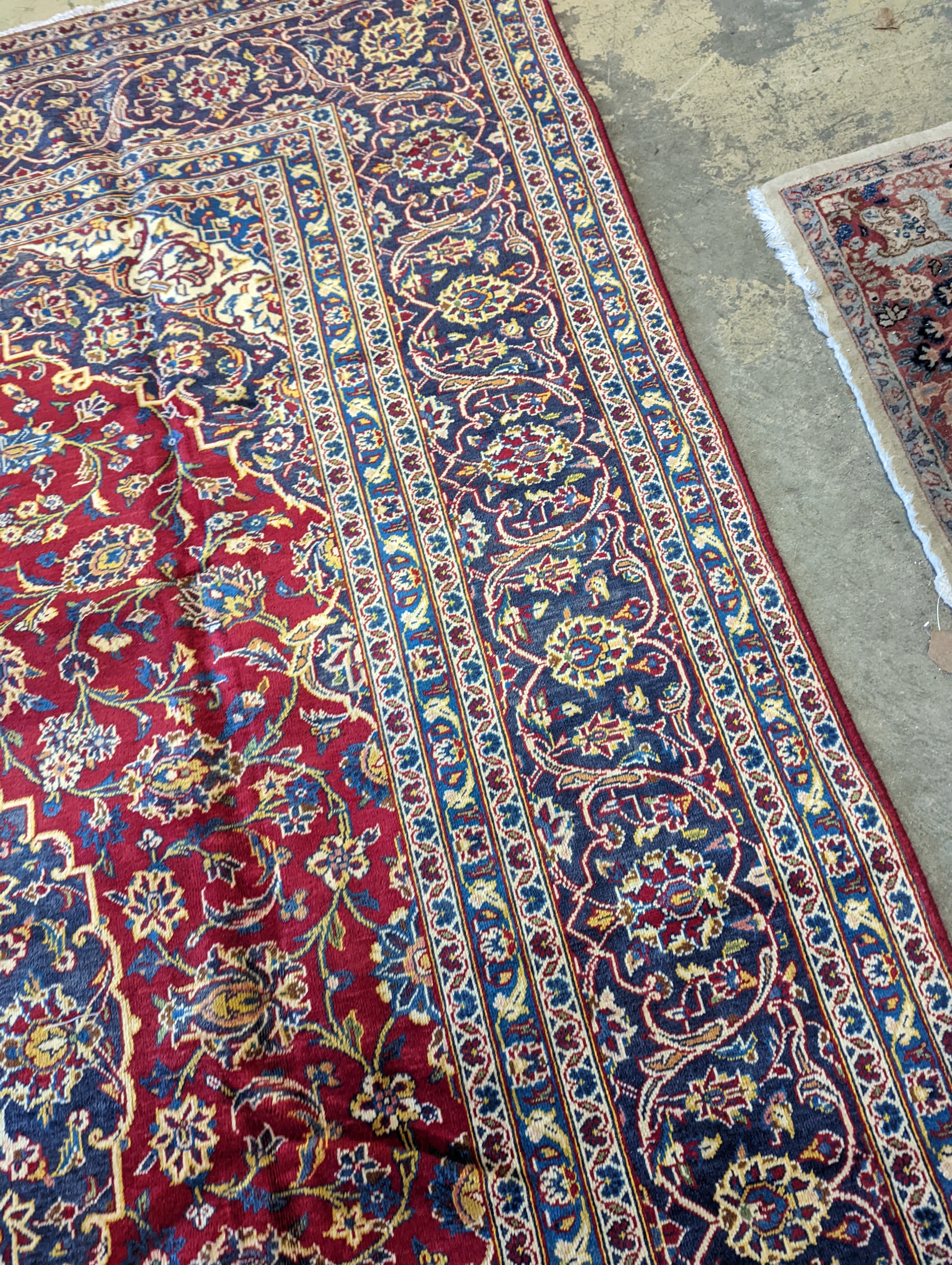 A Kashan carpet, 330 x 244cm